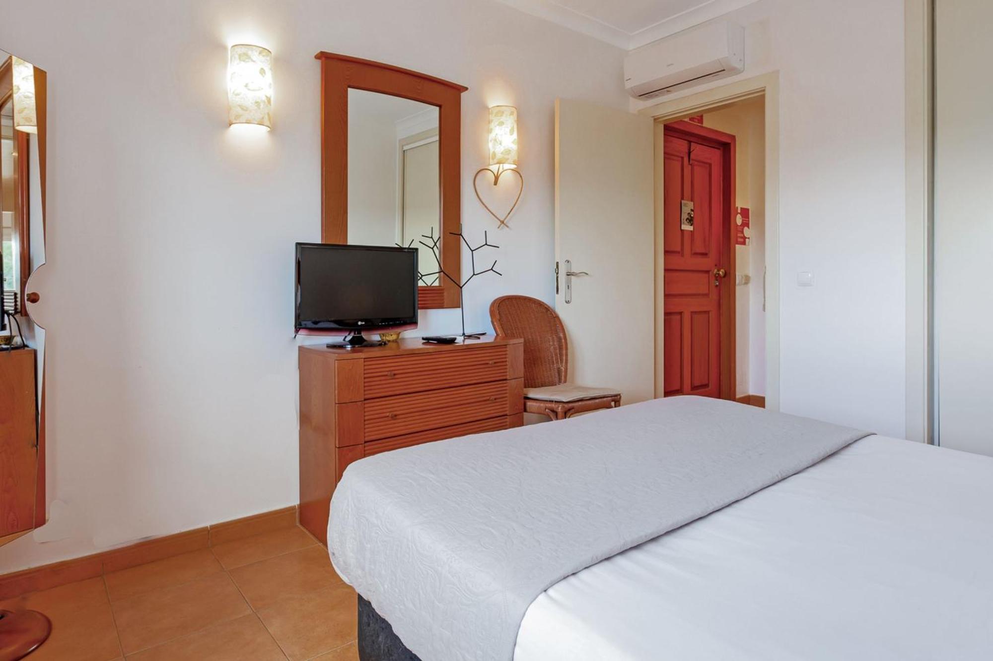Golden 1 Bdr Flat W/ Balcony & Pool By Lovelystay Apartment *