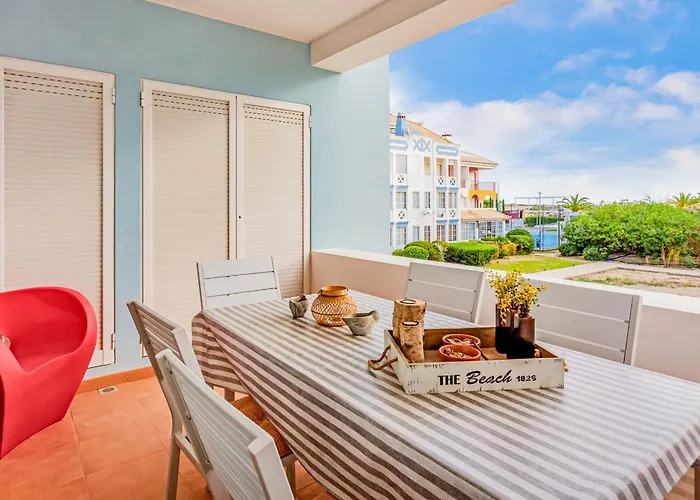 Golden 1 Bdr Flat W/ Balcony & Pool By Lovelystay