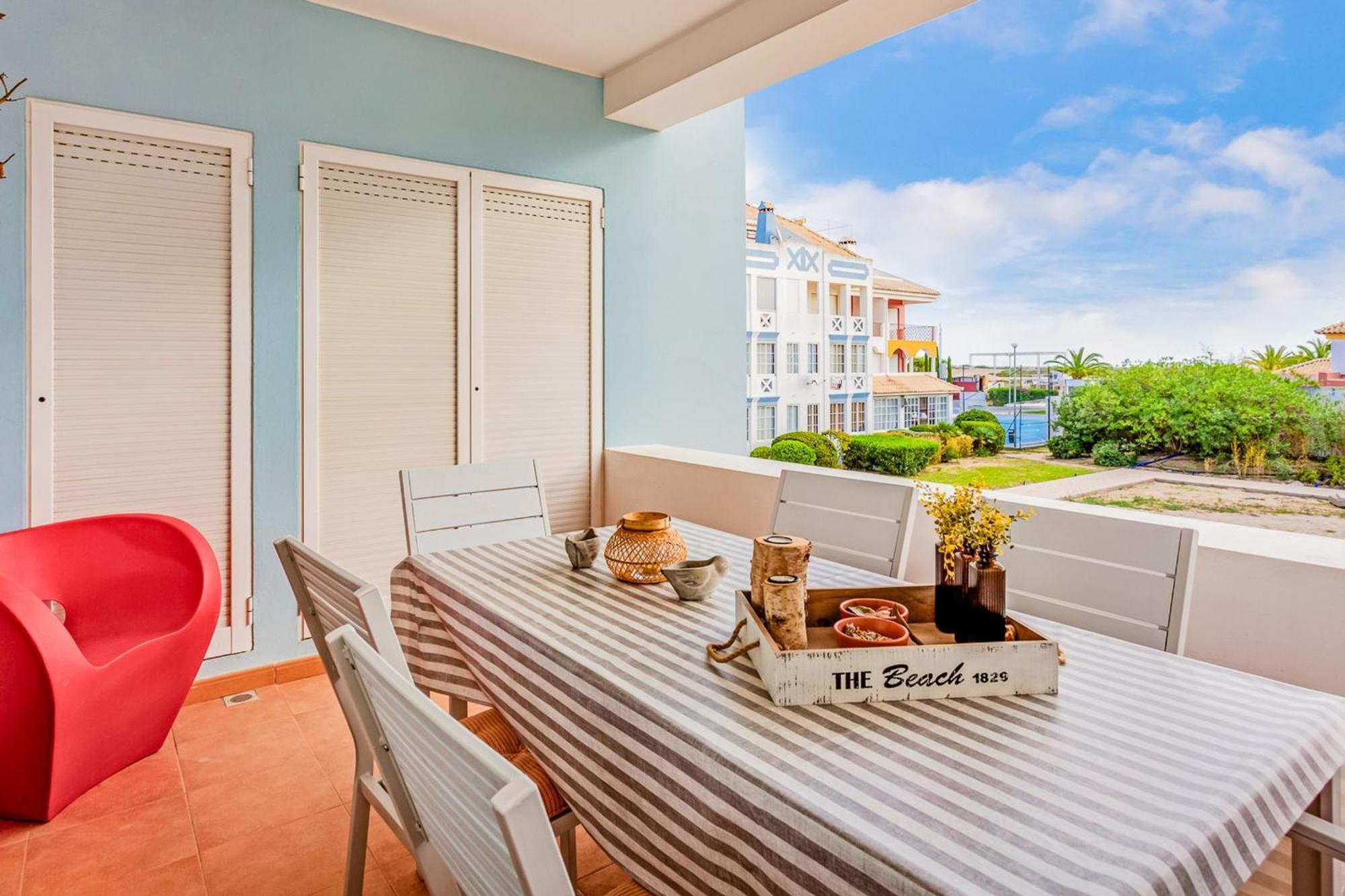 Apartment Golden 1 Bdr Flat W/ Balcony & Pool By Lovelystay *