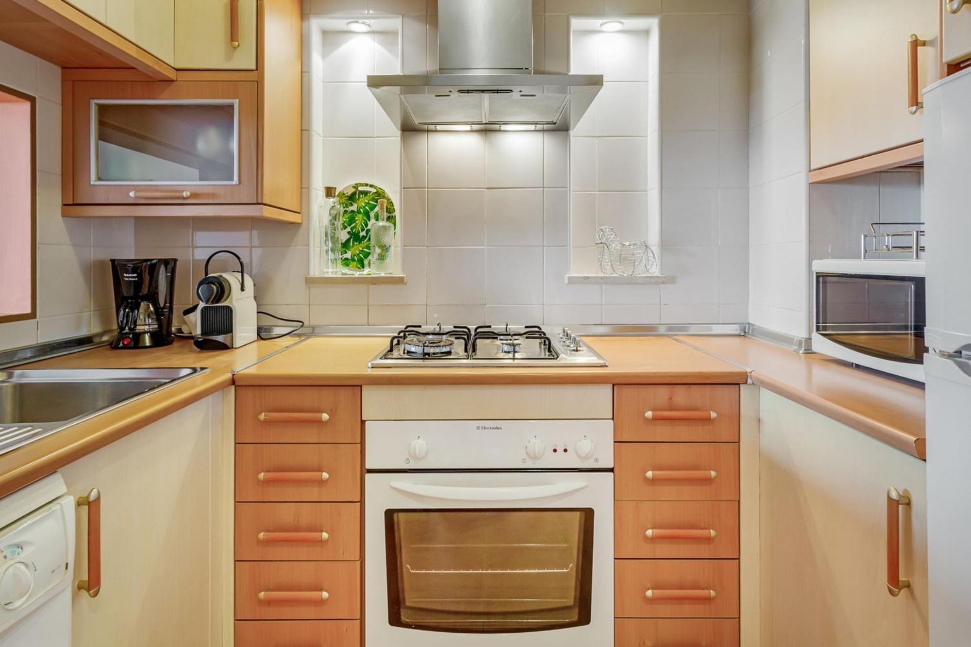 Golden 1 Bdr Flat W/ Balcony & Pool By Lovelystay