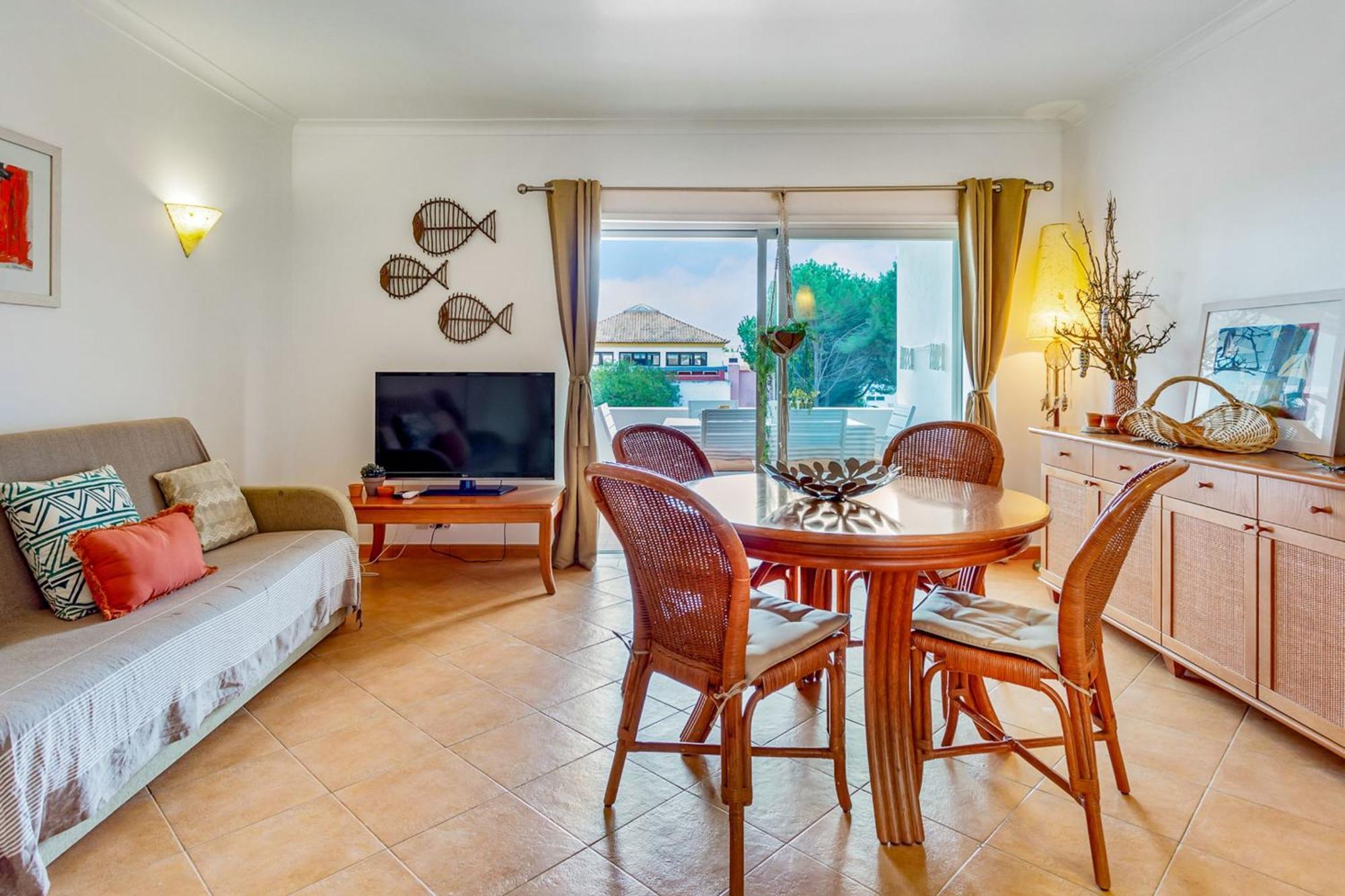 Golden 1 Bdr Flat W/ Balcony & Pool By Lovelystay *