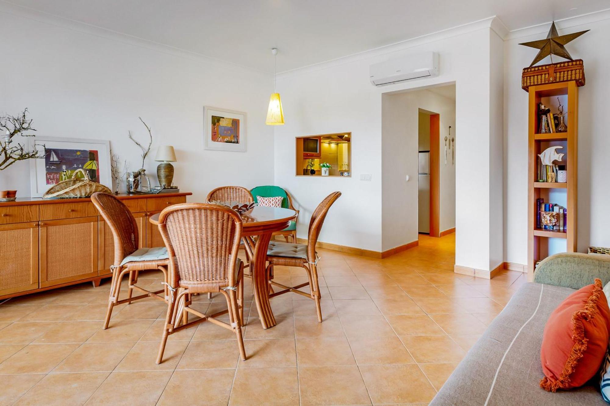 Apartment Golden 1 Bdr Flat W/ Balcony & Pool By Lovelystay *