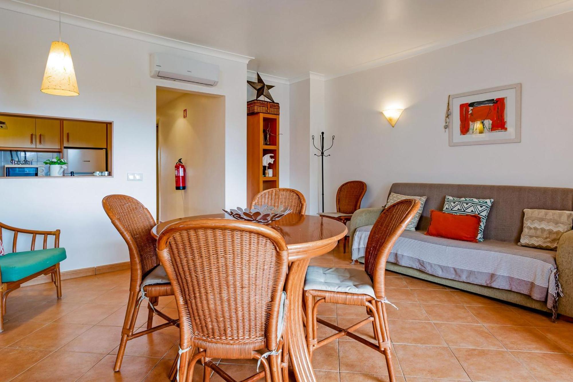 Golden 1 Bdr Flat W/ Balcony & Pool By Lovelystay