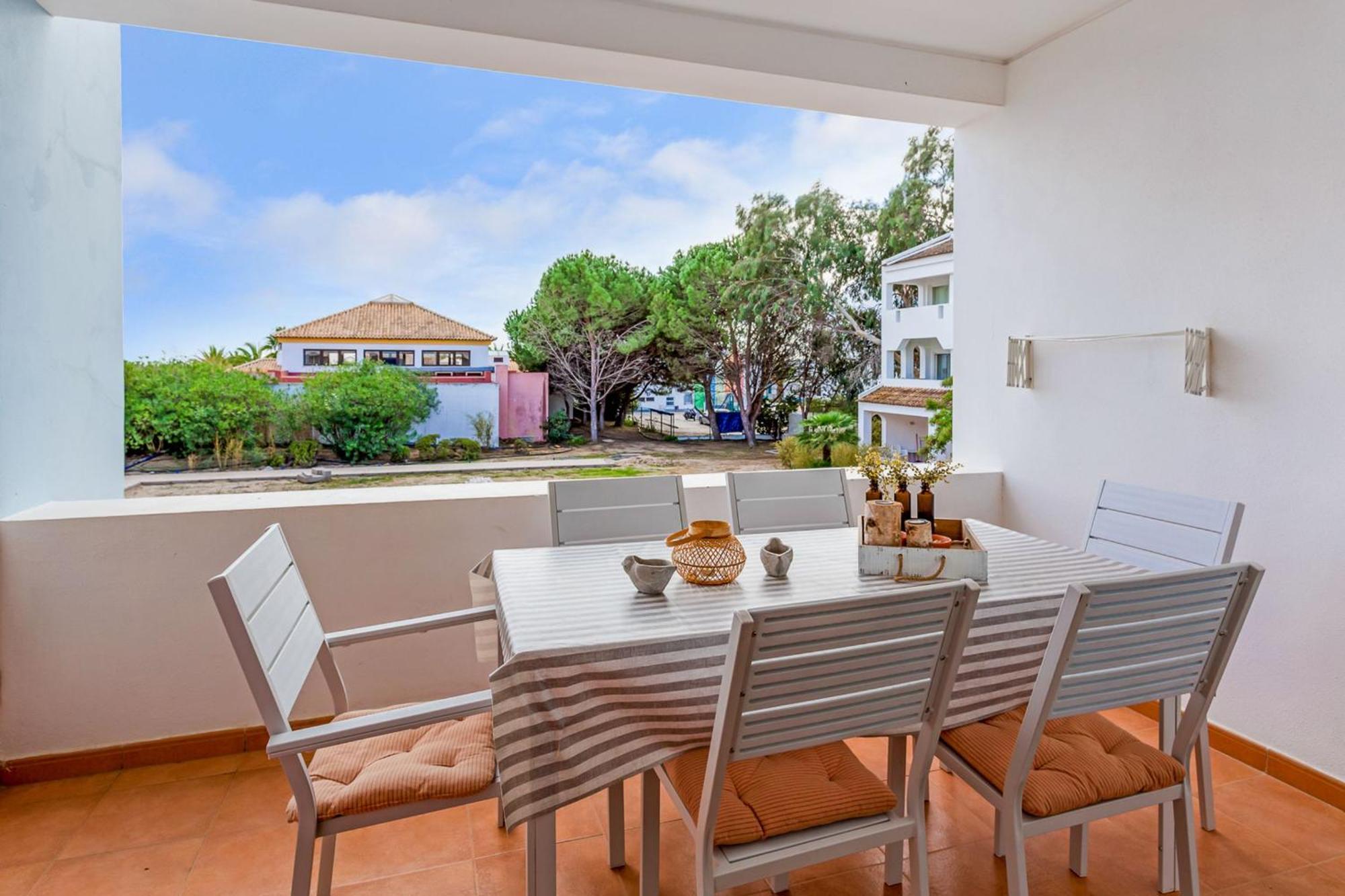 Golden 1 Bdr Flat W/ Balcony & Pool By Lovelystay Apartment *